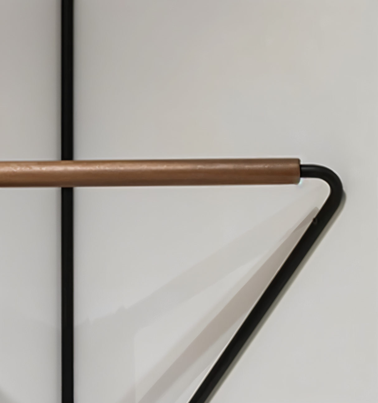 Modern geometrisk metallklädhängare – snygg och mångsidig förvaringslösning MILA Sverige