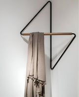 Modern geometrisk metallklädhängare – snygg och mångsidig förvaringslösning MILA Sverige