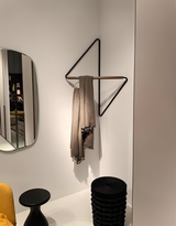 Modern geometrisk metallklädhängare – snygg och mångsidig förvaringslösning MILA Sverige