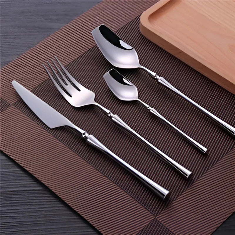 RoyalEssence – Lyxigt bestickset med elegant design för den ultimata matupplevelsen Carvallo