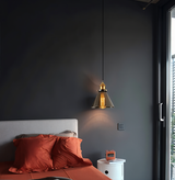 RetroGlow – Industriell Taklampa i Rökt Glas och Metall Hemnix