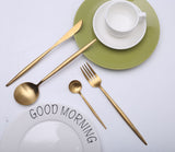 Arya Guld Bestickset – Elegant Enkelhet i Guld Carvallo