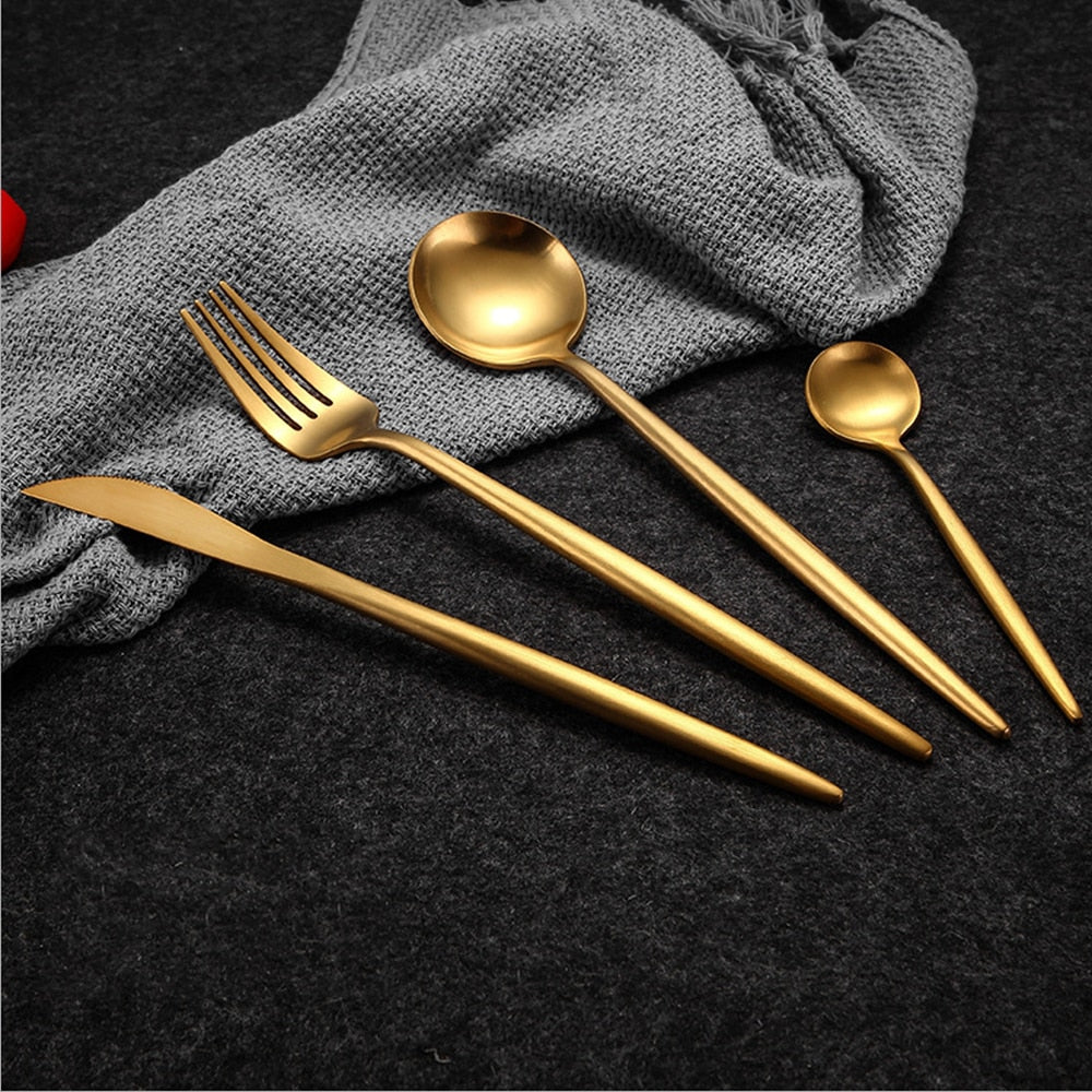 Arya Guld Bestickset – Elegant Enkelhet i Guld Carvallo