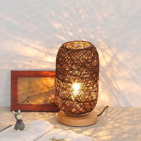 RusticGlow - Träbordslampa med repdesign – Handgjord LED-dekorativ lampa Carvallo