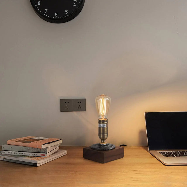 RetroWood - Träbordslampa i Vintage Industriell Stil Carvallo