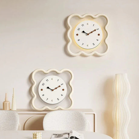 PuffTick – Marshmallow-inspired wall clock with soft curves and silent quartz movement Carvallo