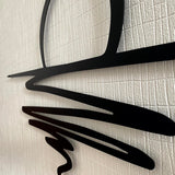 SmokeWhirl Dekor - Minimalistisk Curling Rök Metall Väggdekoration Carvallo