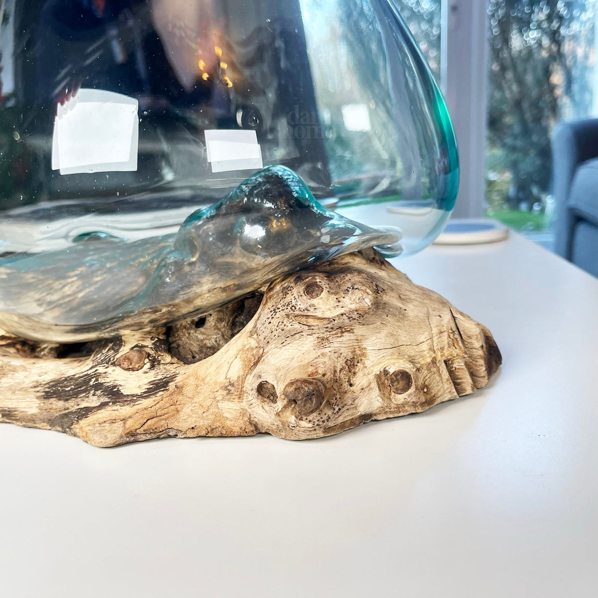 RootBowl - Rotbas i hantverksmässig teak med elegant iögonfallande skål i smält glas MILA Sverige