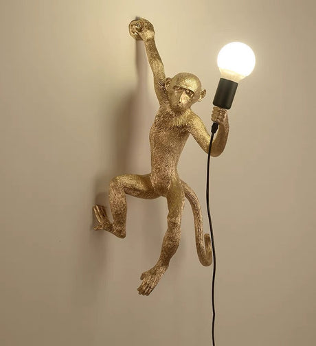 Vägglampa med unik resinapa design Carvallo
