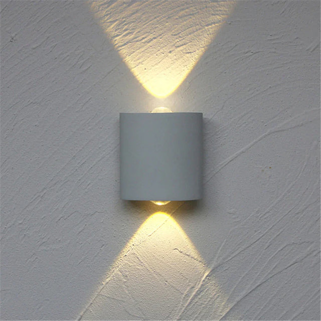 Carvallo LED Utomhus vägglampa Modern | Energieffektiv & Väderbeständig | 7x7,5 cm | Varmvitt ljus för Trädgård & Fasad Carvallo