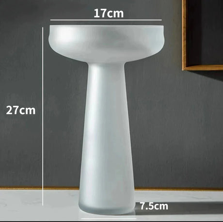 Kaffeefärgad glasvas med frostad yta – Nordic Light lyxstil för din dekoration Carvallo