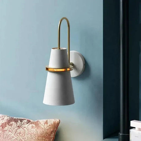 NordicGlow - Minimalist wall lamp with sleek design for modern and cozy rooms Carvallo