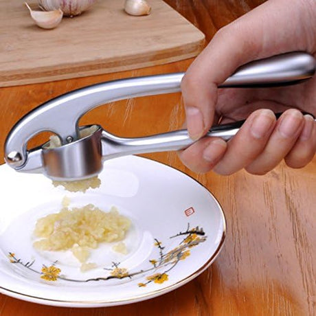 Krossa, hacka och pressa vitlök enkelt med GarlicEase vitlökspress Carvallo