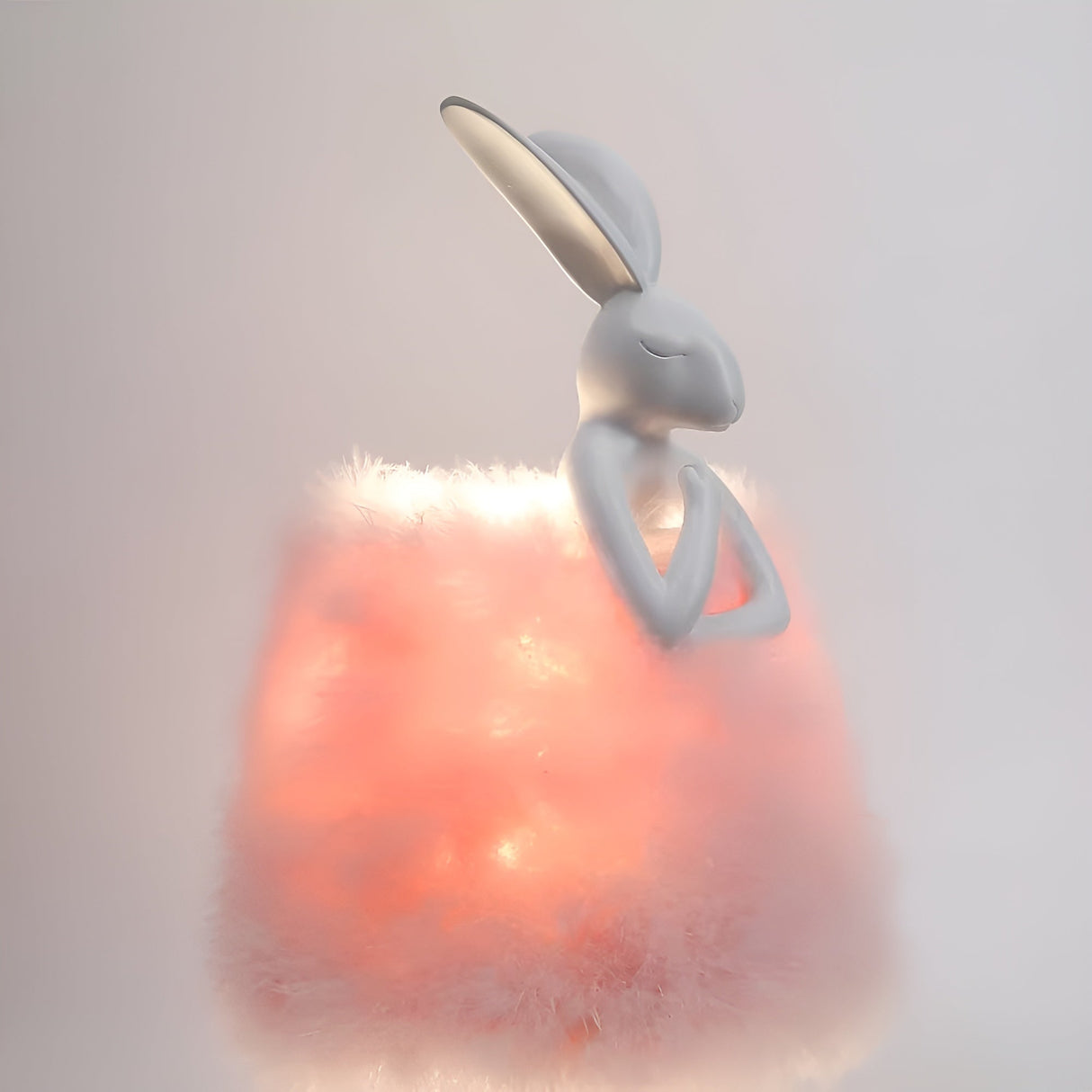 FluffRabbit Lampa - Elegant Kaninbordslampa med Fjäder Carvallo