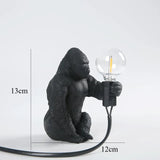GorillaLux - Unik Gorilla Bordslampa | Modern Djurarmatur med Varm LED Belysning Carvallo
