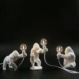 GorillaLux - Unik Gorilla Bordslampa | Modern Djurarmatur med Varm LED Belysning Carvallo