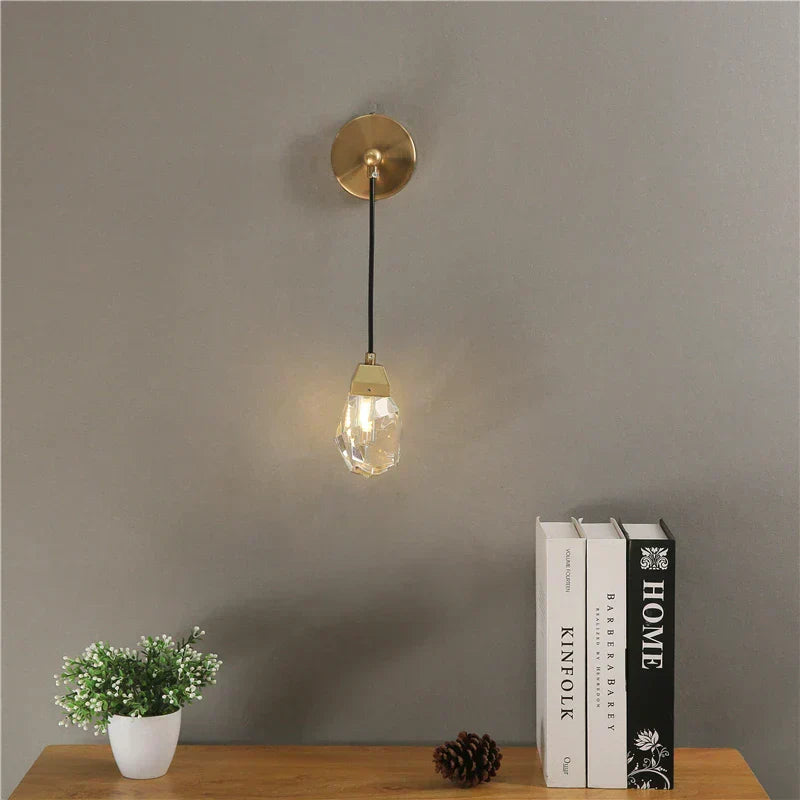 CrystalGlow - Modern Kristall Vägglampa i Minimalistisk Design Carvallo
