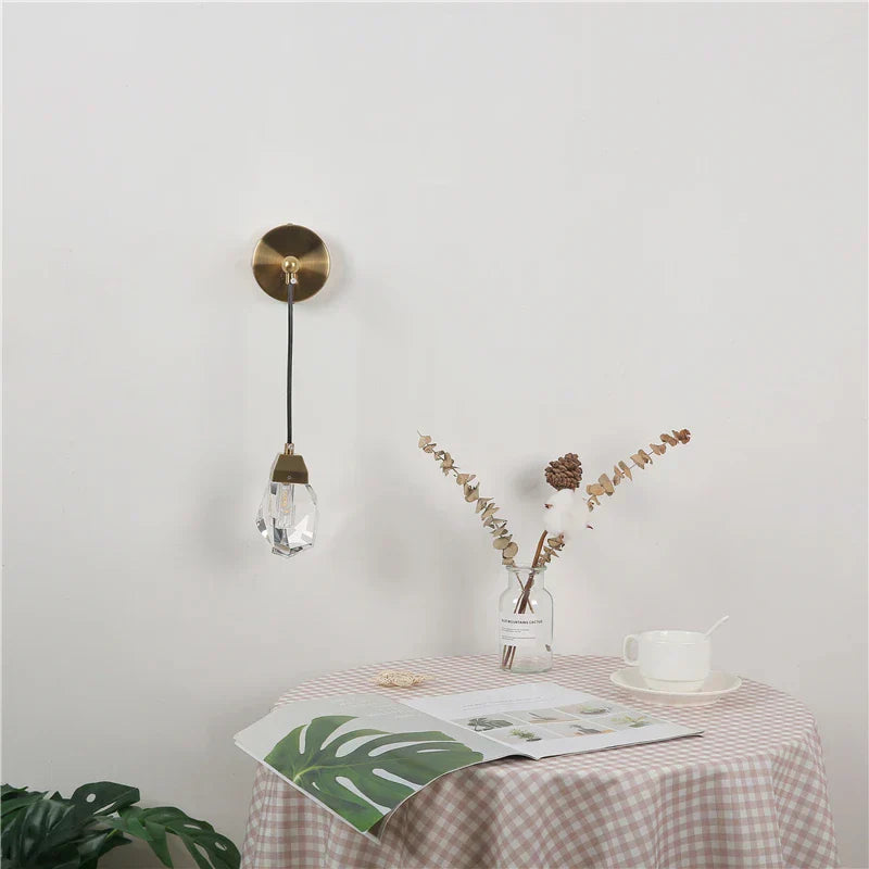 CrystalGlow - Modern Kristall Vägglampa i Minimalistisk Design Carvallo