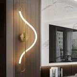 CurveGlow - Modern LED Vägglampa i Järn Elegant Belysning Carvallo