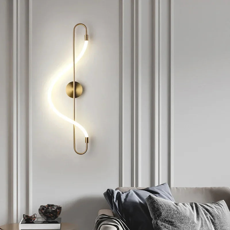 CurveGlow - Modern LED Vägglampa i Järn Elegant Belysning Carvallo