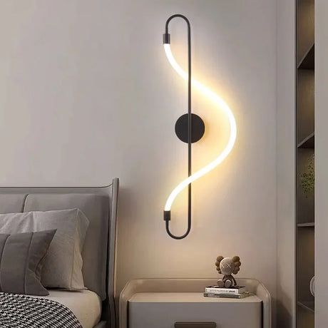 CurveGlow - Modern LED Vägglampa i Järn Elegant Belysning Carvallo