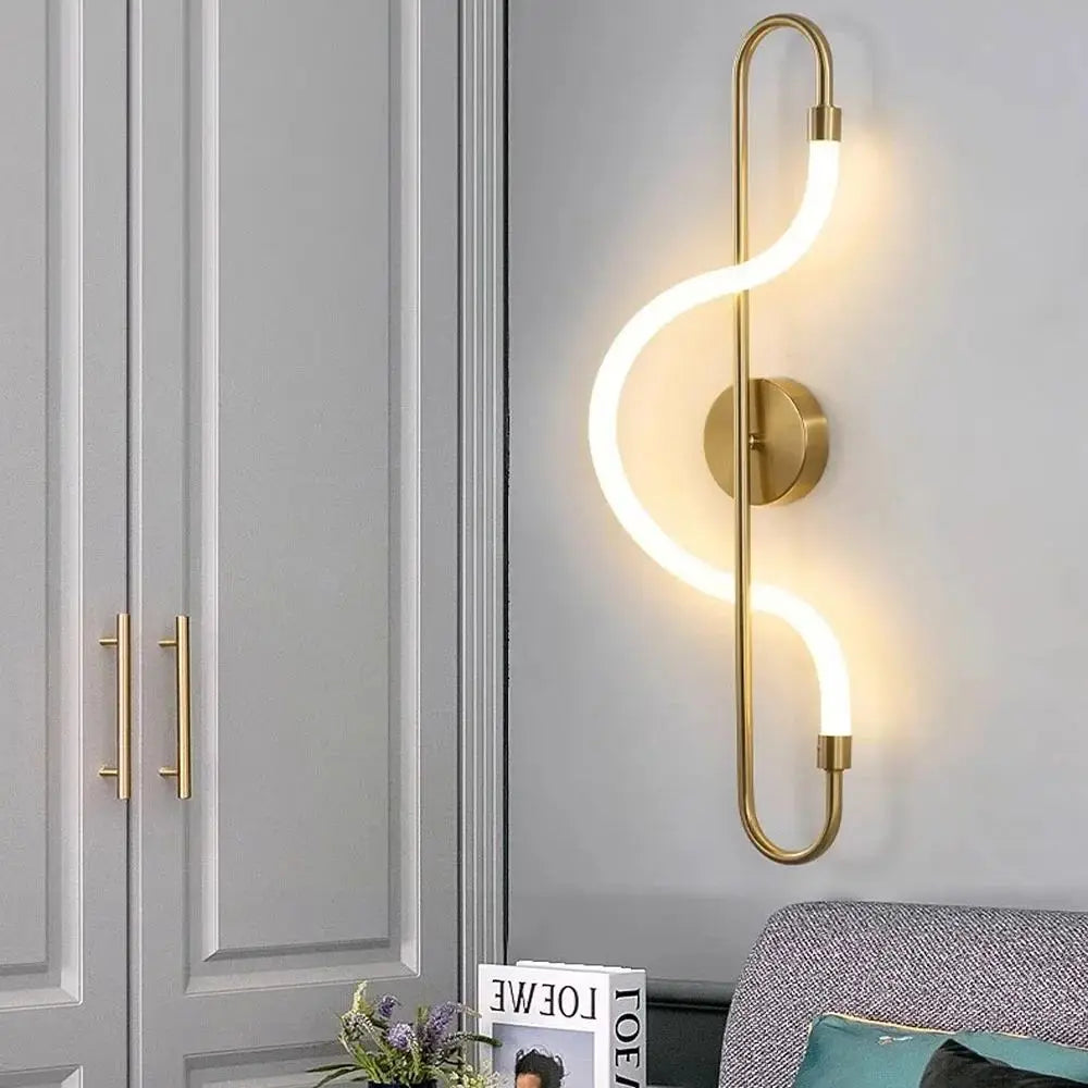 CurveGlow - Modern LED Vägglampa i Järn Elegant Belysning Carvallo