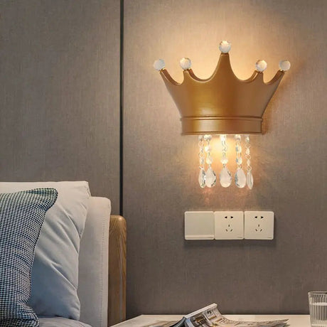 RegalGlow - Smart krona vägglampa för förtrollande barninredning Carvallo