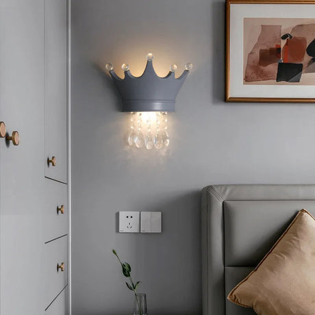 RegalGlow - Smart krona vägglampa för förtrollande barninredning Carvallo
