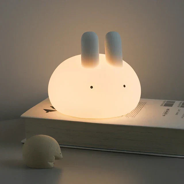 BunnyGlow - Dimbart LED-nattlampa för barn med touchkontroll och USB-laddningsfunktion Carvallo