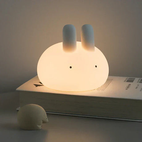 BunnyGlow - Dimbart LED-nattlampa för barn med touchkontroll och USB-laddningsfunktion Carvallo