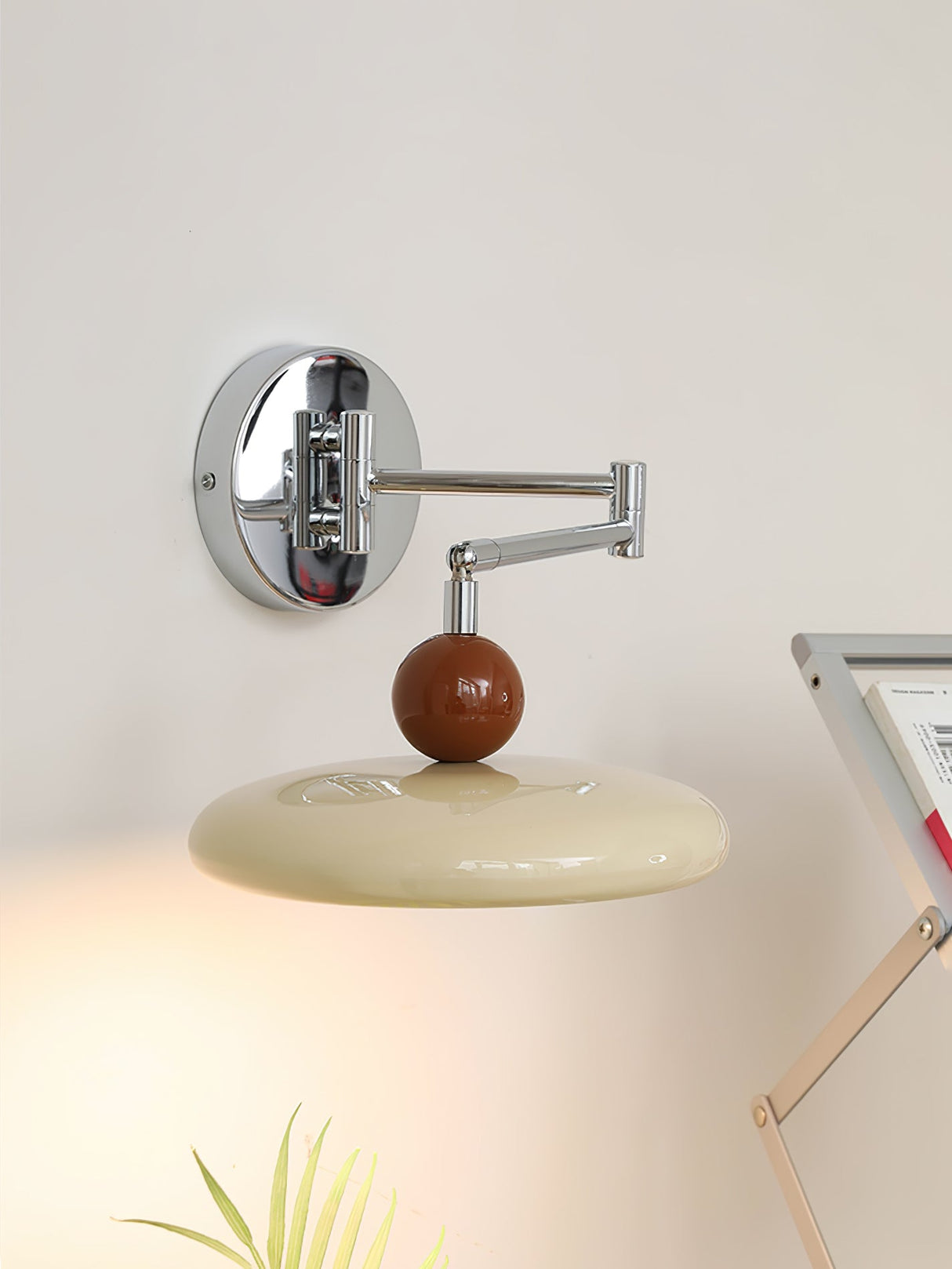 Väggmonterad Lola Svängarm Lampa – Minimalistisk Justerbar Belysning Carvallo