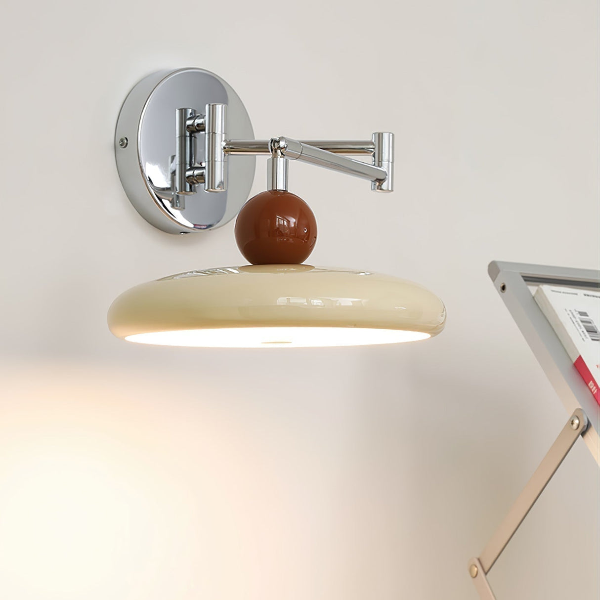 Väggmonterad Lola Svängarm Lampa – Minimalistisk Justerbar Belysning Carvallo
