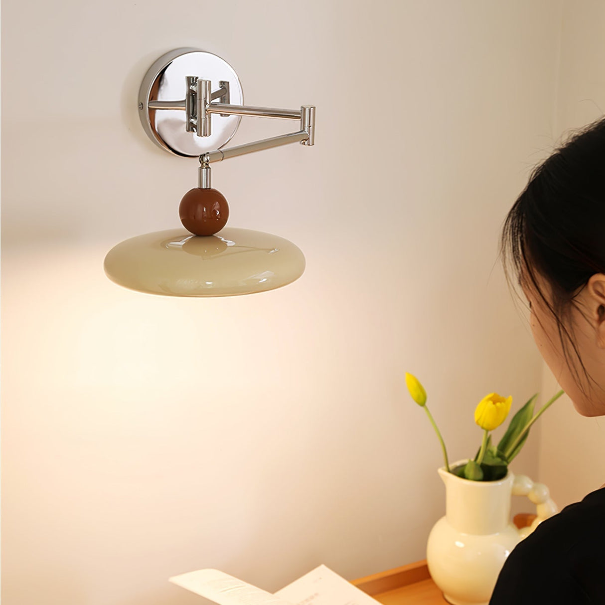 Väggmonterad Lola Svängarm Lampa – Minimalistisk Justerbar Belysning Carvallo