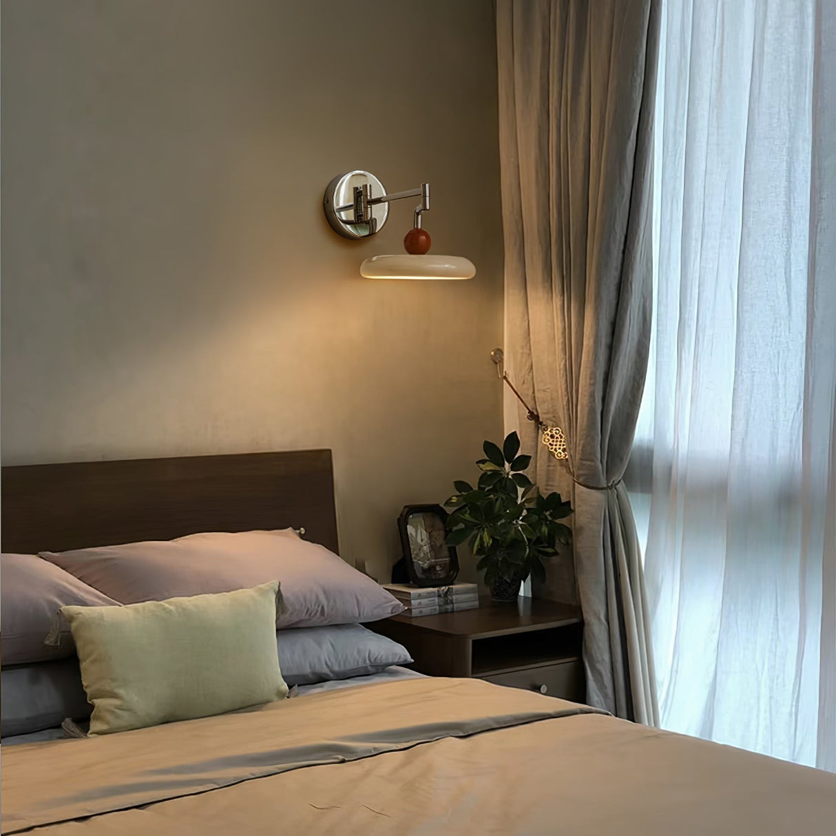 Väggmonterad Lola Svängarm Lampa – Minimalistisk Justerbar Belysning Carvallo
