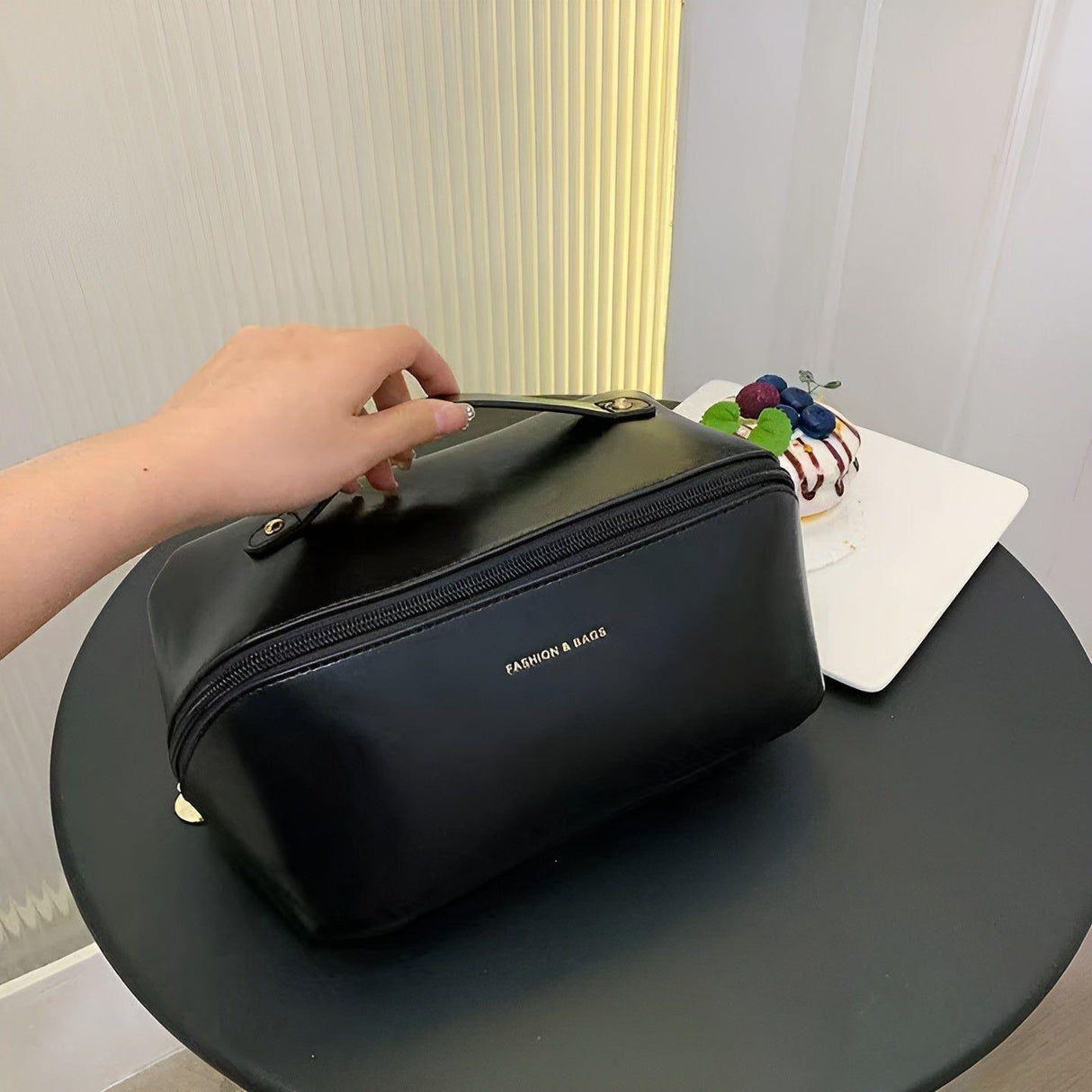 Glam Case - Vattentät och Stort Volym Kosmetiktaske med Dragsko (1+1 Gratis) Carvallo