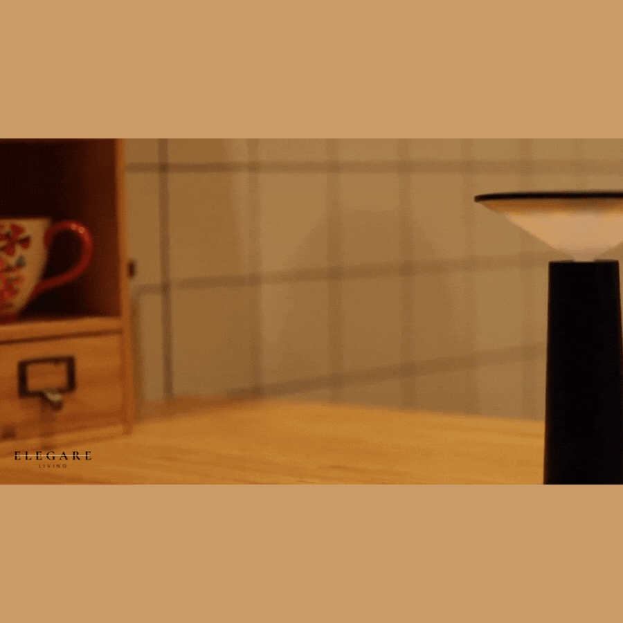 Bordlampa med glasskula skärm – Skandinavisk, stilren belysning för mysiga rum Carvallo