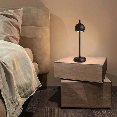 GlowLuxe - Uppladdningsbar LED Bordslampa, Dimbar och Trådlös Carvallo