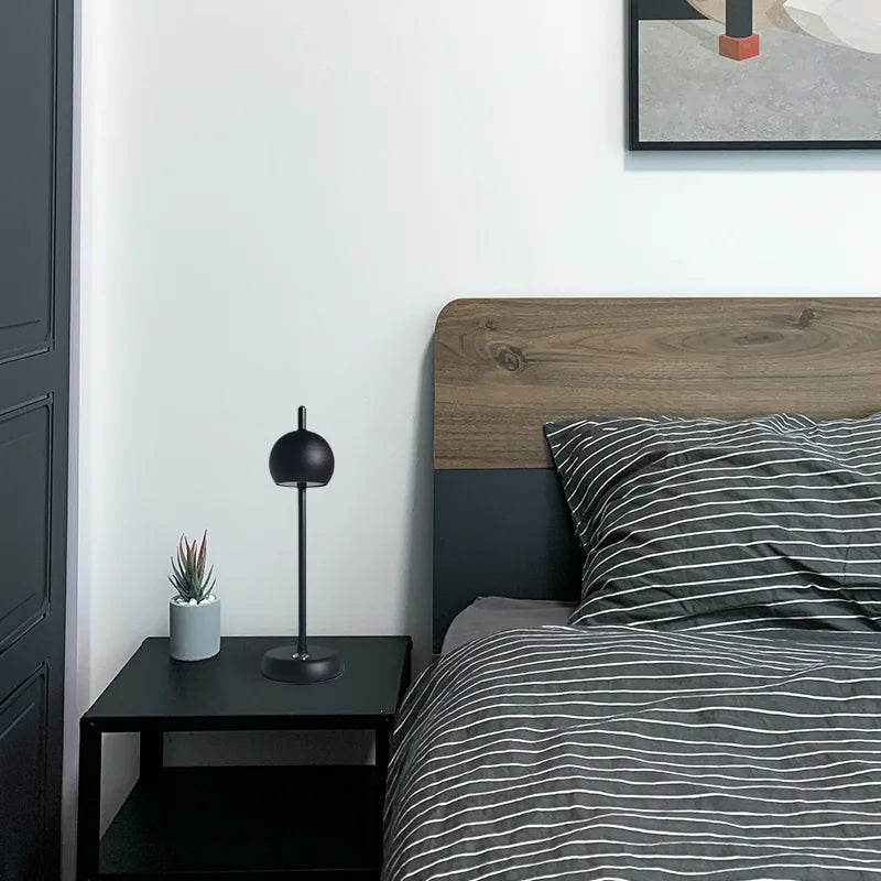 GlowLuxe - Uppladdningsbar LED Bordslampa, Dimbar och Trådlös Carvallo