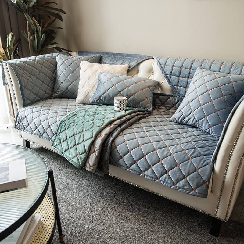 Lyxig vadderad sammet halkfri sofföverdrag för komfort Carvallo