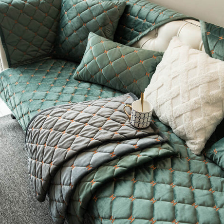 Lyxig vadderad sammet halkfri sofföverdrag för komfort Carvallo