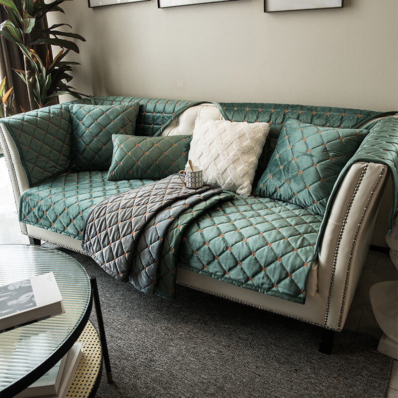 Lyxig vadderad sammet halkfri sofföverdrag för komfort Carvallo