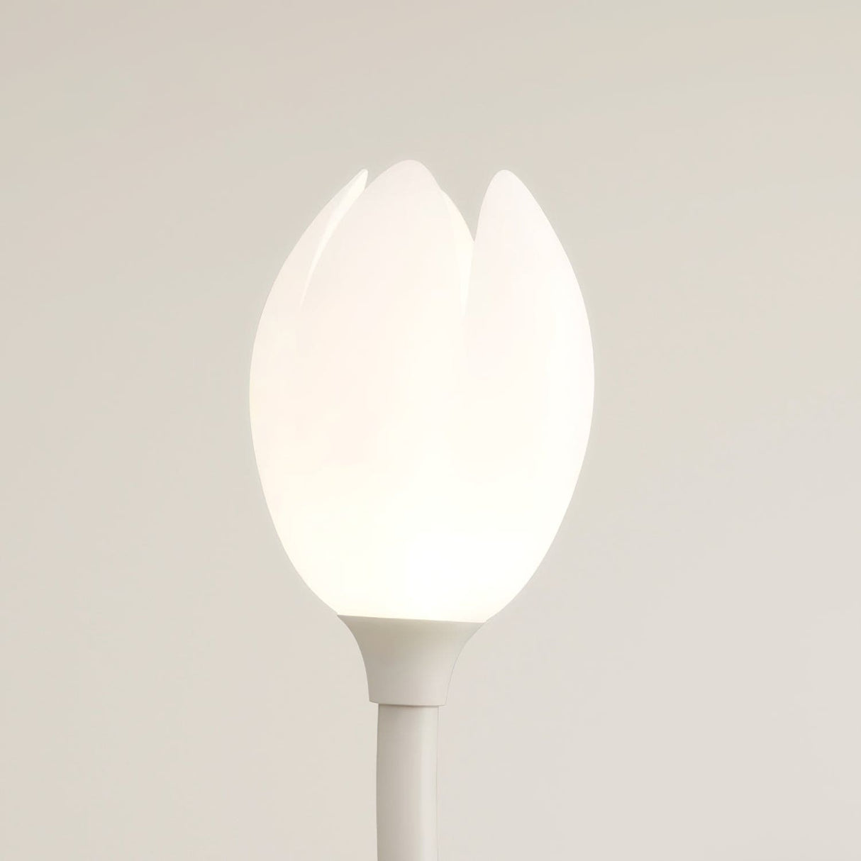 Modern Manta Blomster Golvlampa | 56,3" | Metall & Rotationsformning Design | Brick by Brick Carvallo
