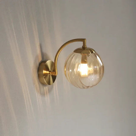 Elegant vägglampa med glasdesign Carvallo