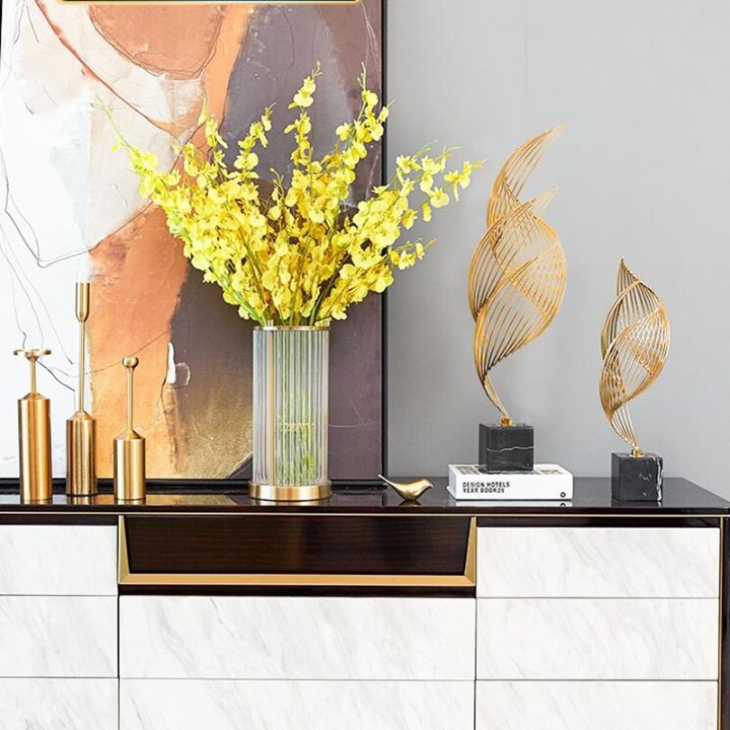 Golden Wave metallskulptur – elegant abstrakt dekor MILA Sverige