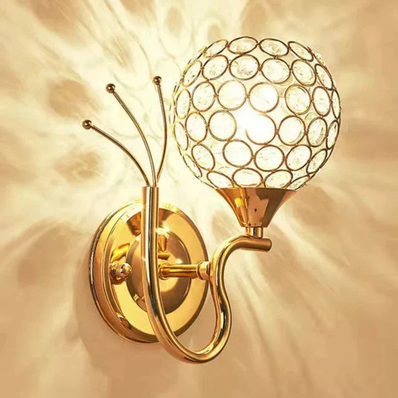 CrystalLuxe - Elegant Kristallvägglampa med LED-belysning - Glamorös Väggbelysning Carvallo