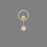 LuxeGlow – Modern LED Vägglampa i Guld med Glaskula Carvallo