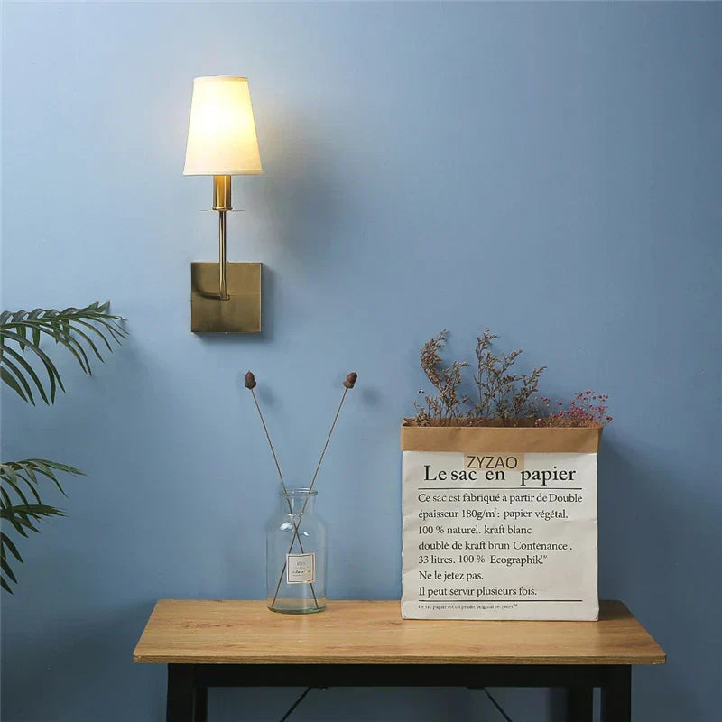 LuxShade - Elegance Klassisk Metall Vägglampa med Textilskärm – LED Lampa Carvallo