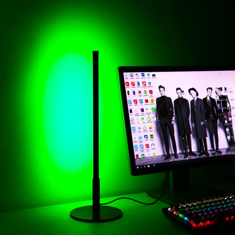 LumiGlow - Modern LED Golvlampa med Rund Fot | RGB Färgförändring & Dimbar Carvallo