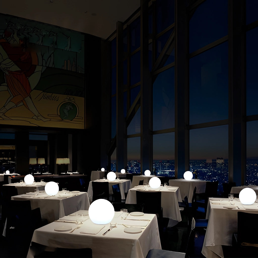 Måneformad Trådlös LED-Bordslampa – Uppladdningsbar med 16 färgväxlingsalternativ, Dimmbar & Bärbar Carvallo