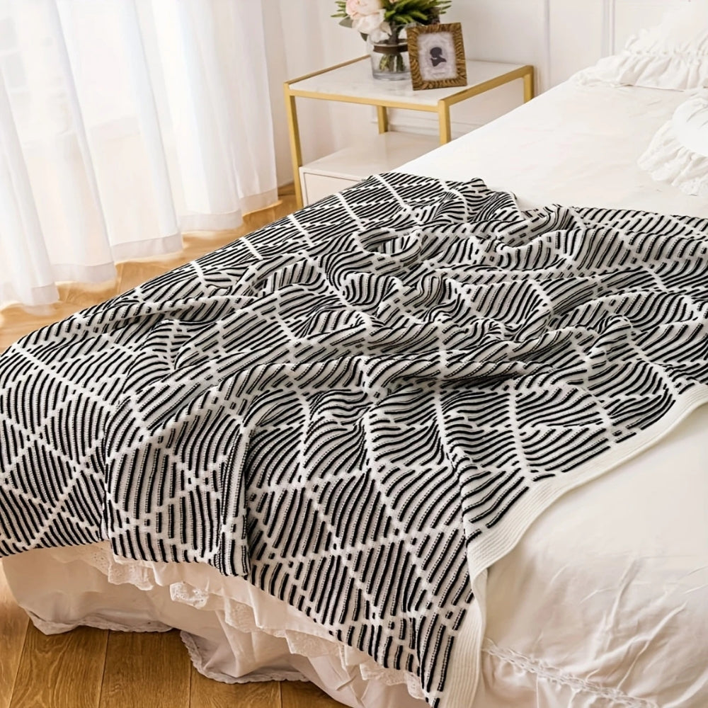 Monochrome Diamond Pattern Blanket Carvallo